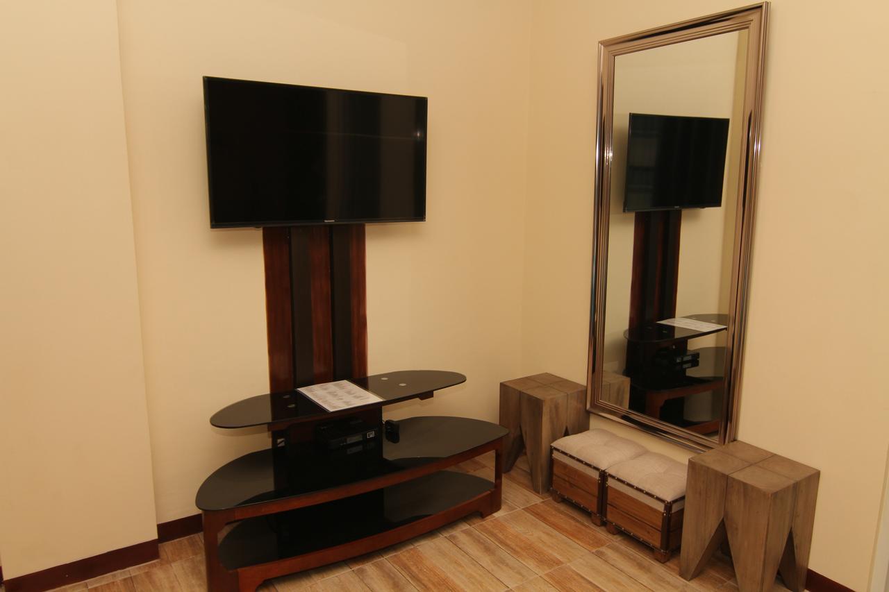 Charos Dormitel Hotel Dumaguete City Eksteriør billede