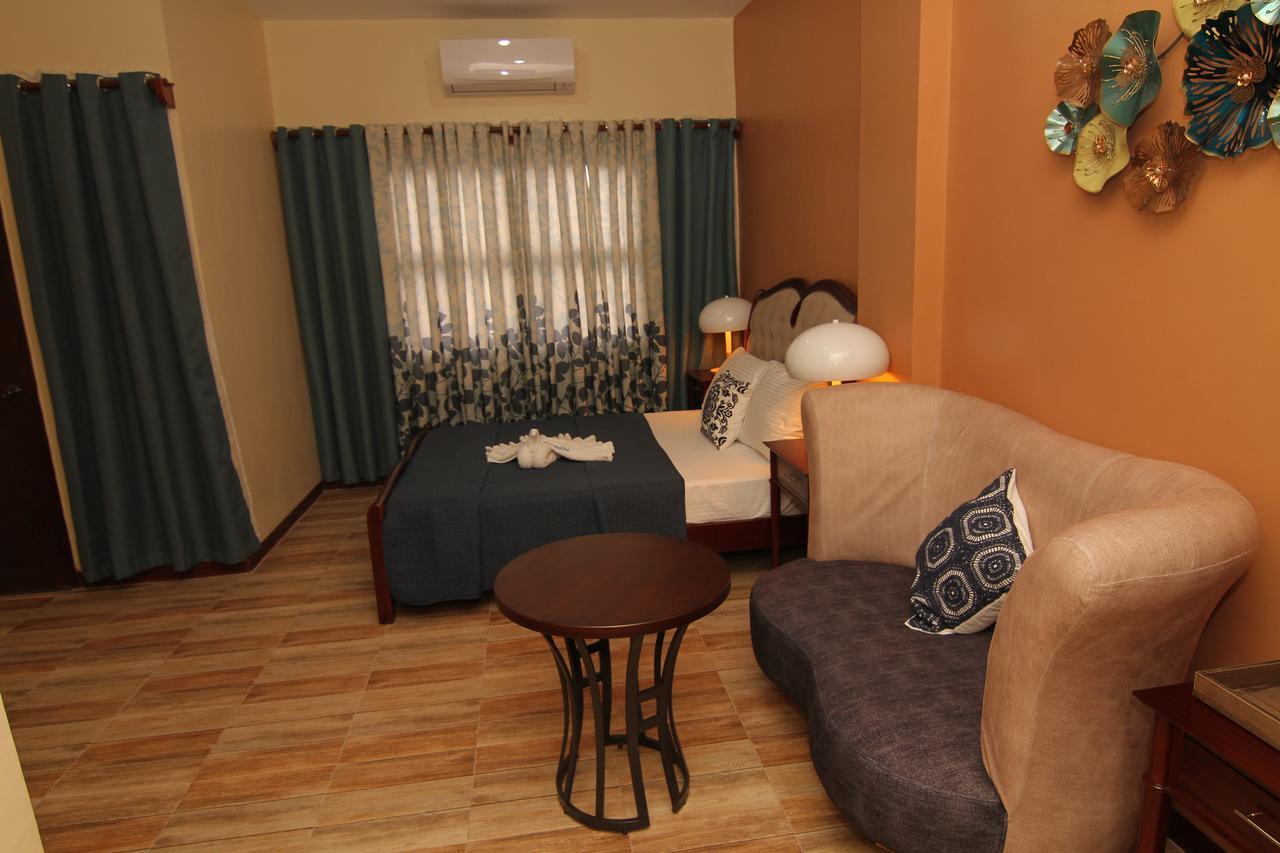 Charos Dormitel Hotel Dumaguete City Eksteriør billede