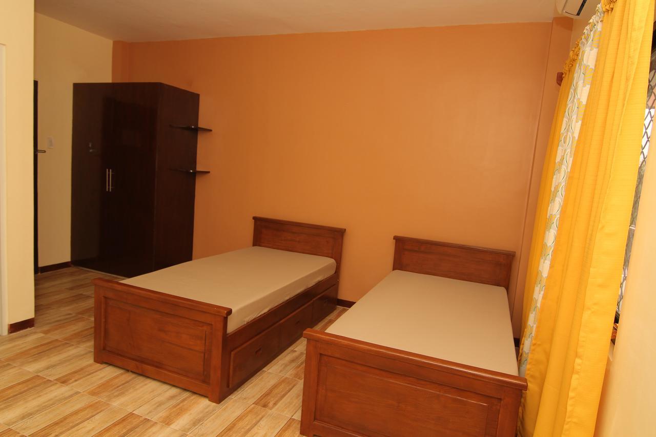 Charos Dormitel Hotel Dumaguete City Eksteriør billede