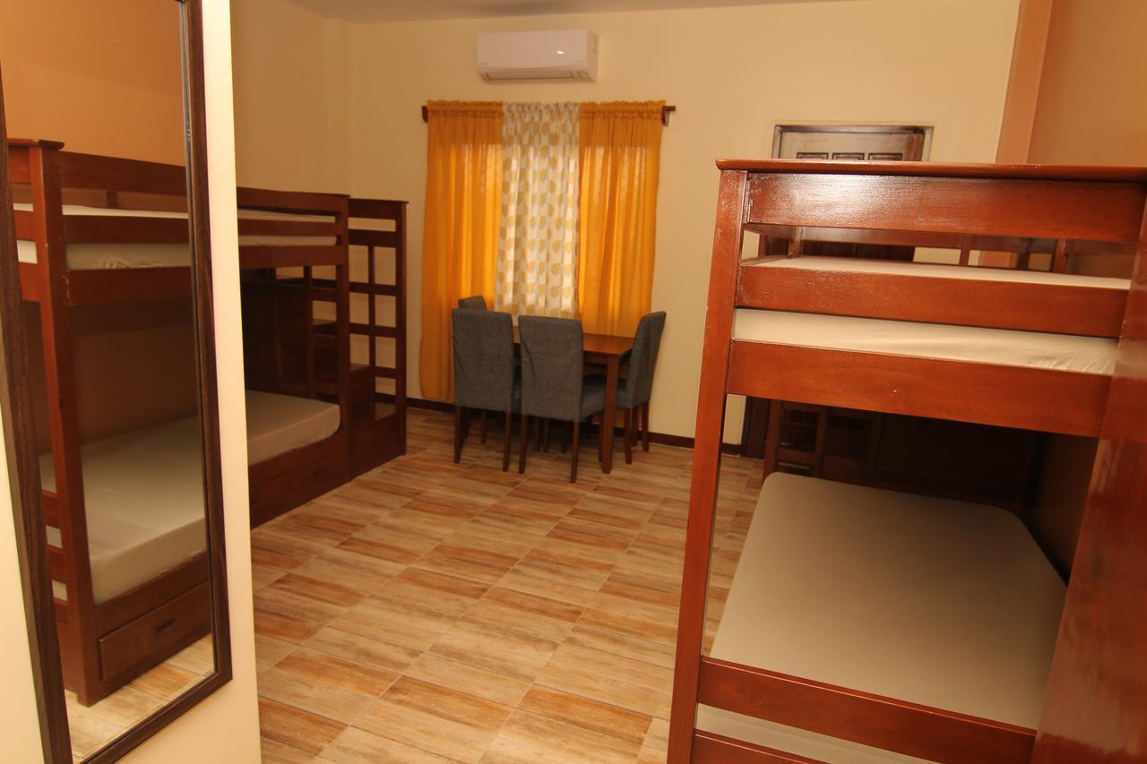 Charos Dormitel Hotel Dumaguete City Eksteriør billede