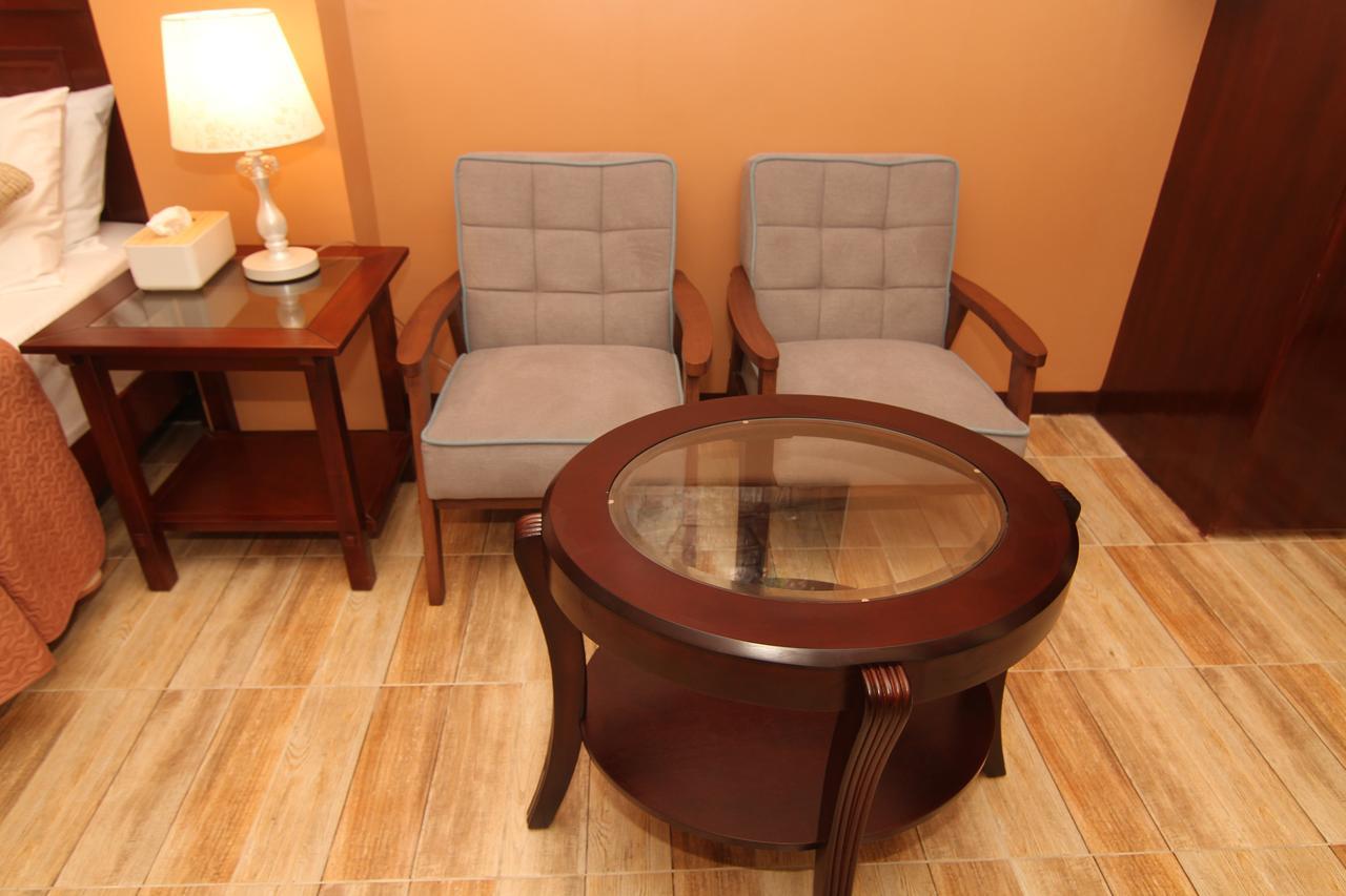 Charos Dormitel Hotel Dumaguete City Eksteriør billede