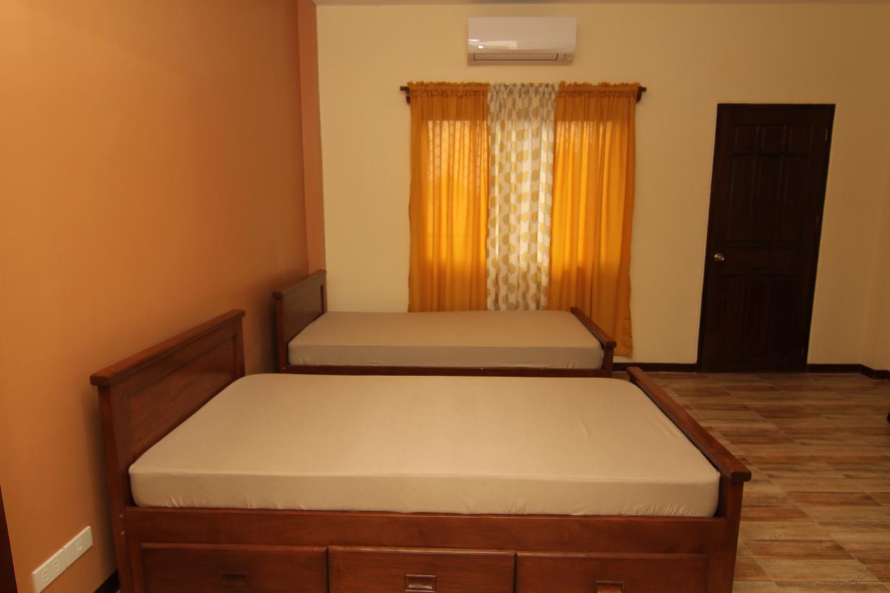 Charos Dormitel Hotel Dumaguete City Eksteriør billede