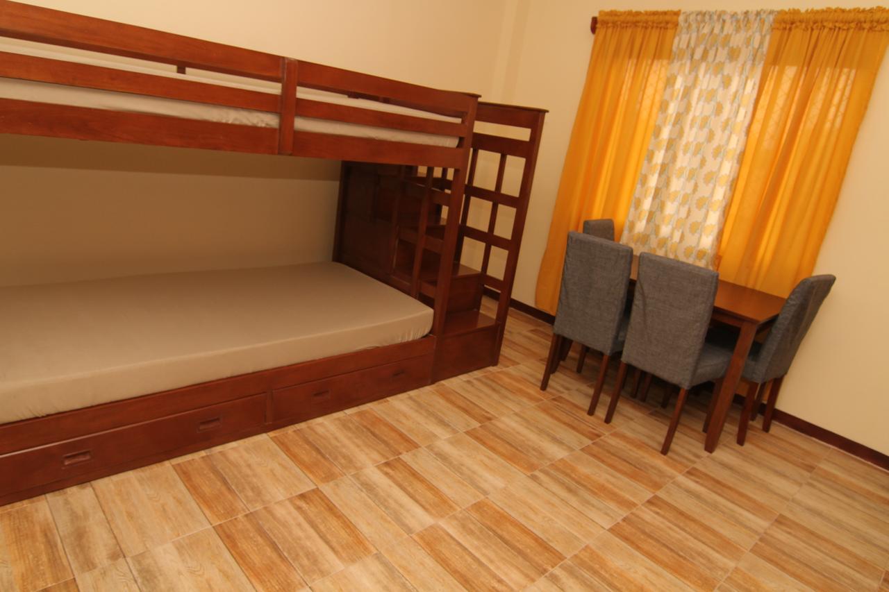Charos Dormitel Hotel Dumaguete City Eksteriør billede